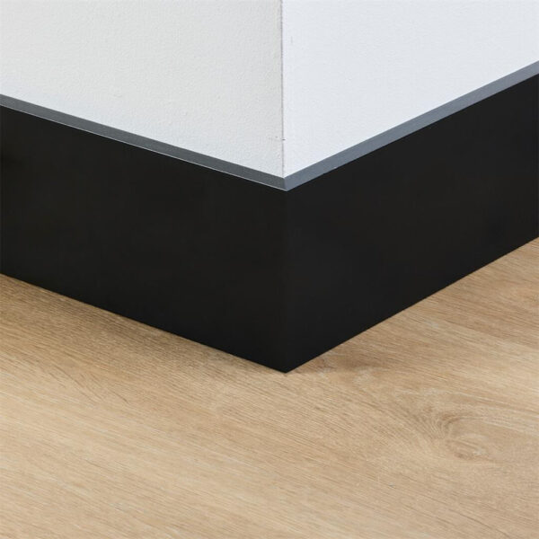 Stijlplint Amsterdam ZWART GELAKT RAL 9005  12 cm.