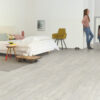 Quick Step laminaat Impressive Ultra IMU3560 Klassieke Patina Grijze Eik - Afbeelding 2