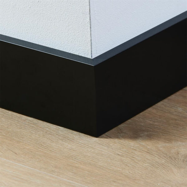 Stijlplint Amsterdam ZWART GELAKT RAL 9005  9 cm.