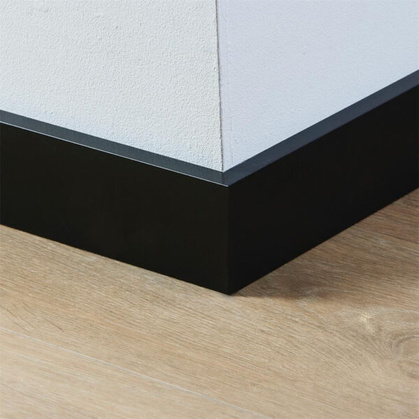 Stijlplint Amsterdam ZWART GELAKT RAL 9005  7 cm.