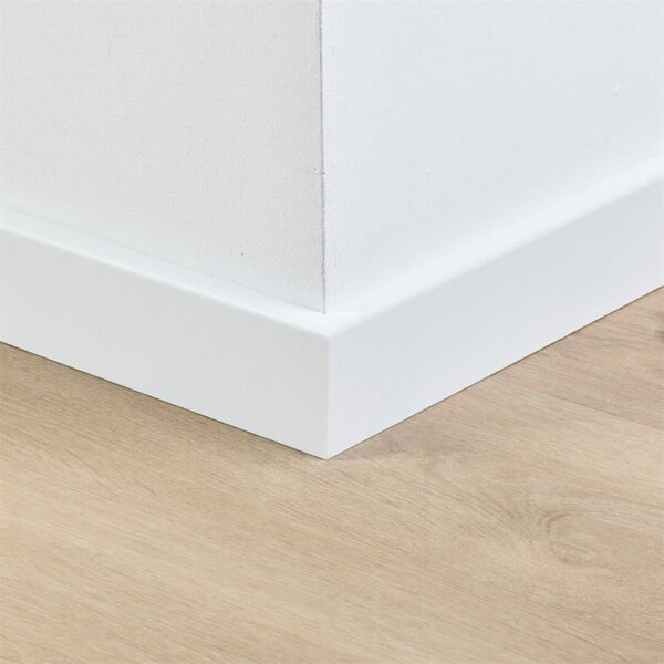 Stijlplint Berlijn Wit 9010 gelakt 7 cm.